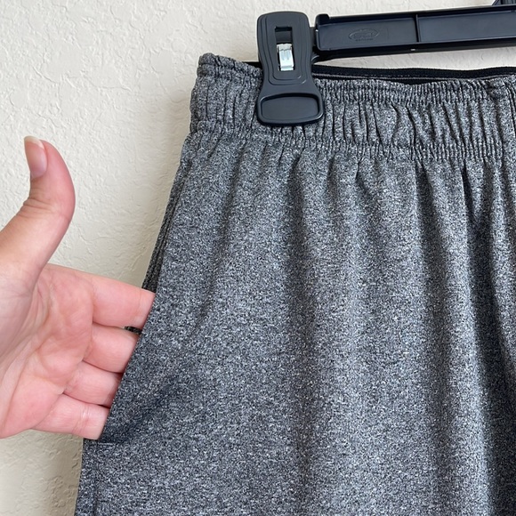 90’ degrees Men Short. Size: - Picture 5 of 6